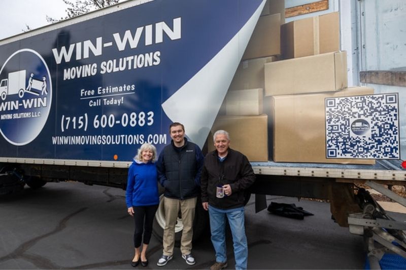 Happy customers with Justin Mueller, Win-Win Moving Solutions